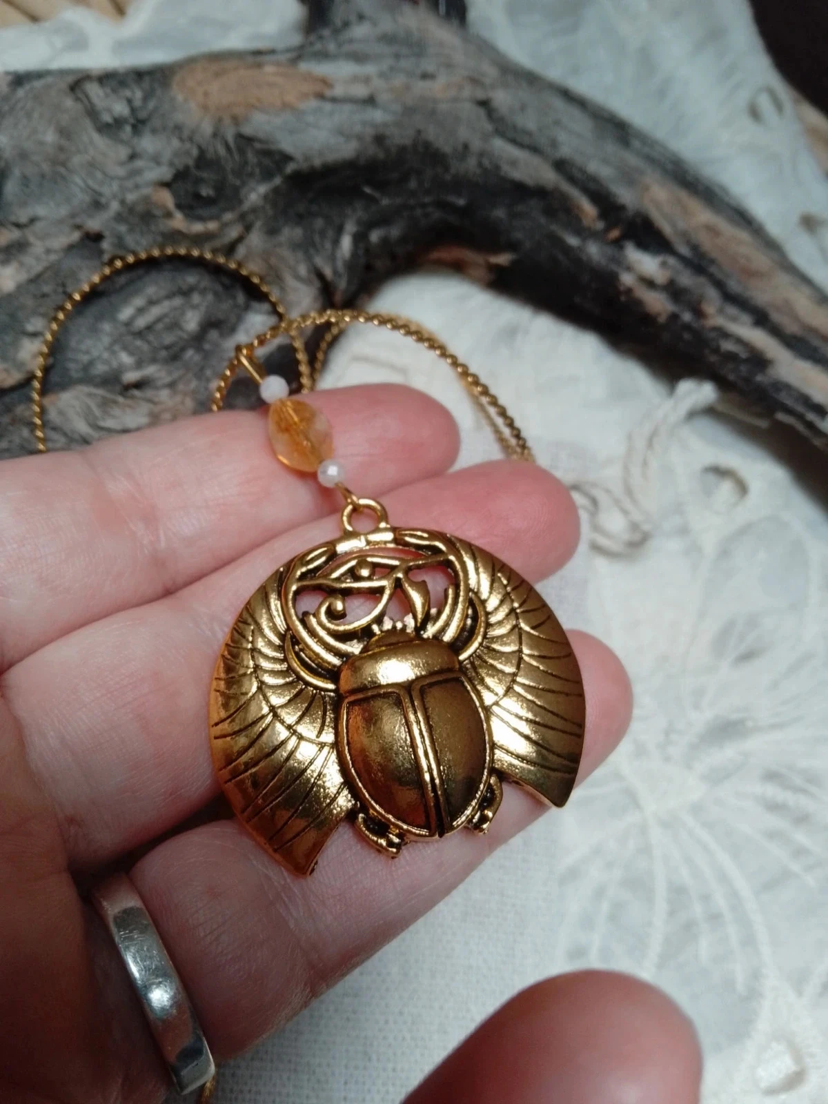Colar escaravelho egípcio dourado com pedras naturais – photo 2